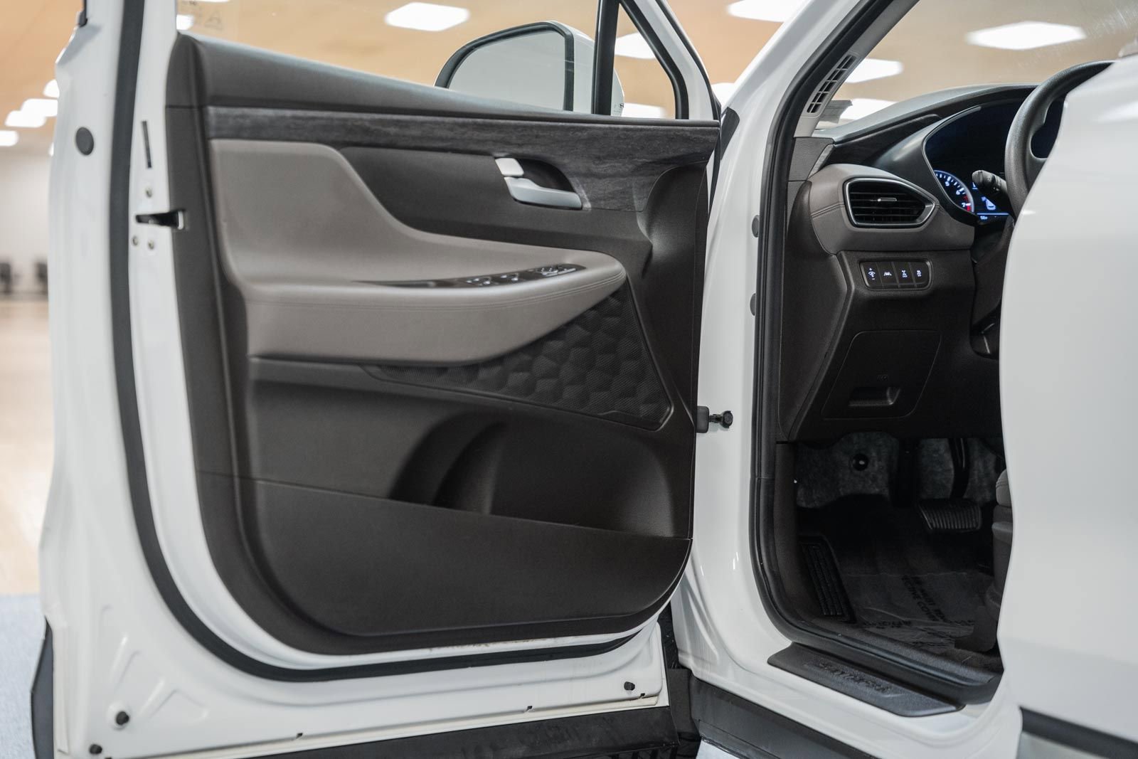 Used 2020 Hyundai Santa Fe SE image 39