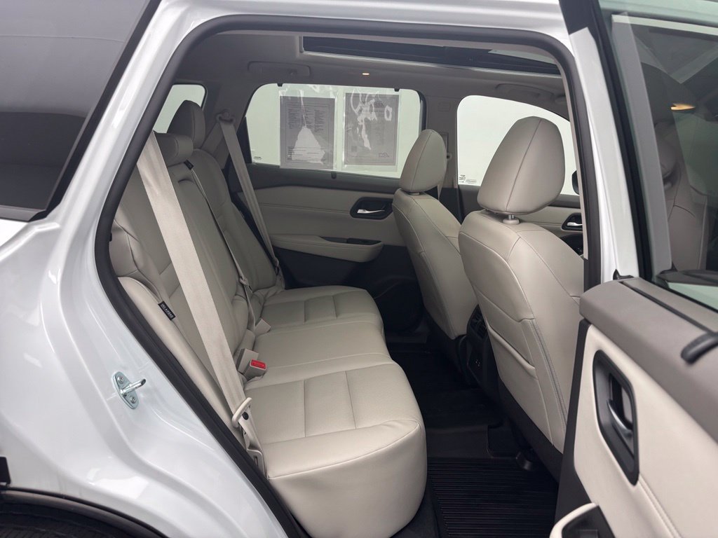 Used 2024 Nissan Rogue SV w/ SV Premium Package FWD image 42