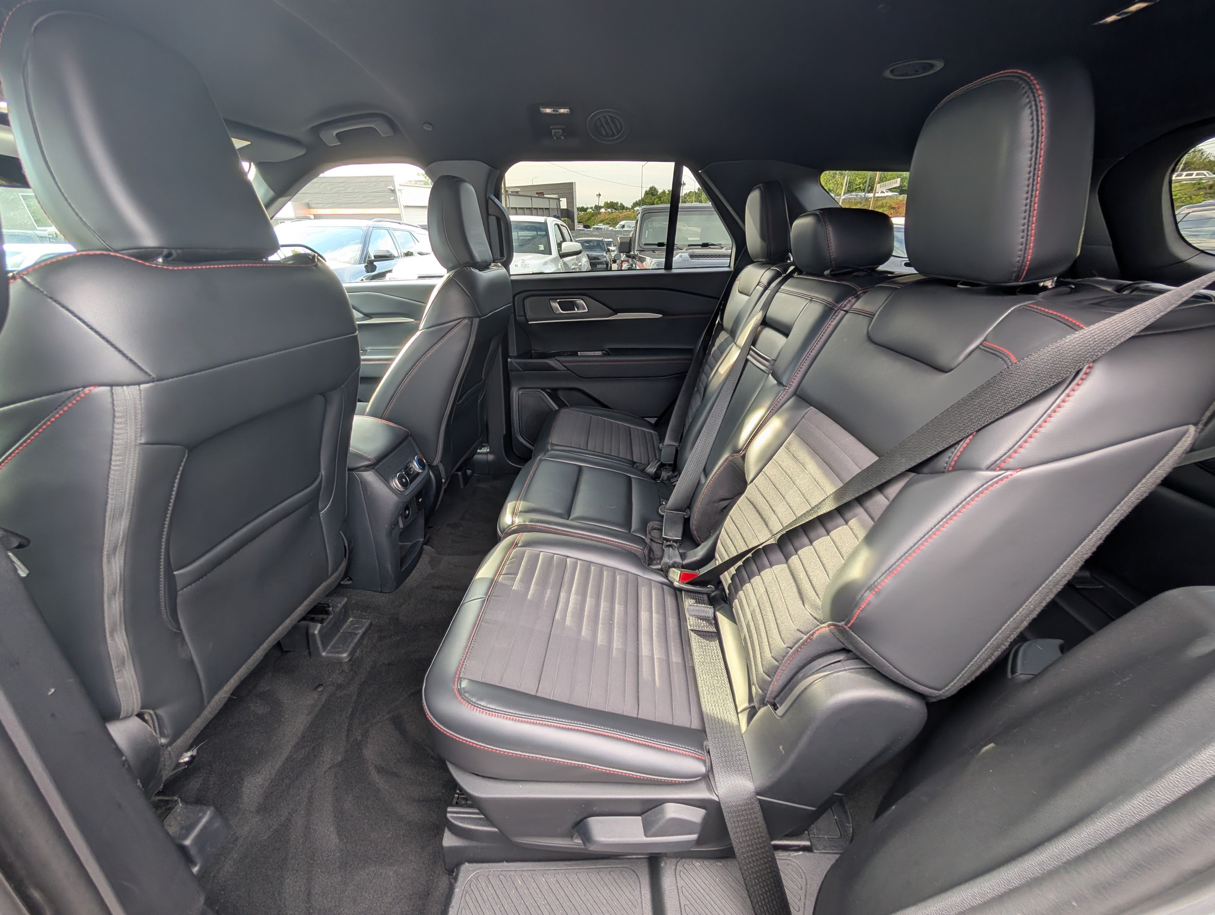 Certified 2025 Ford Explorer ST-Line w/ ST-Line Street Pack AWD/4WD image 18
