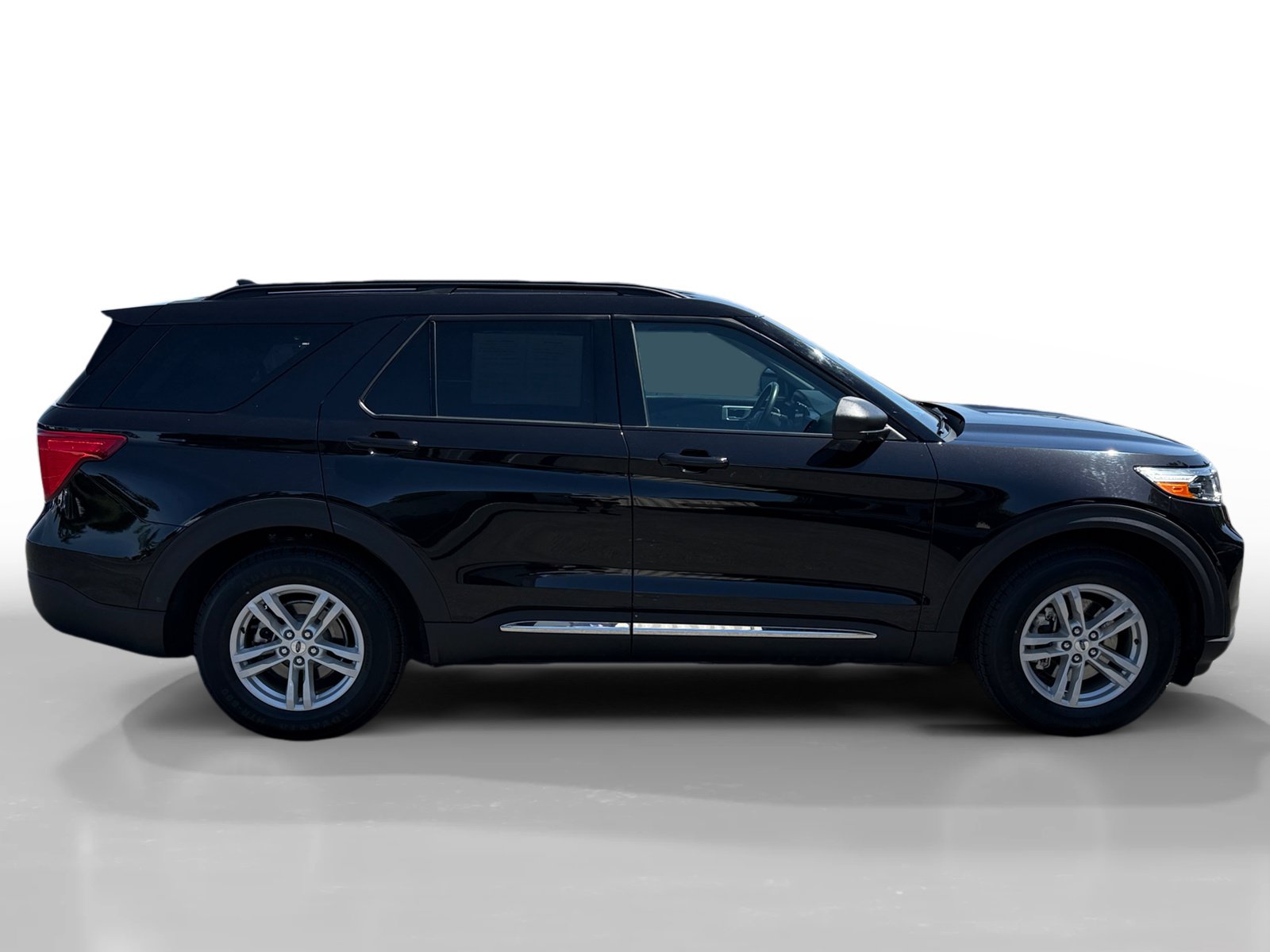 Certified 2023 Ford Explorer XLT RWD image 6