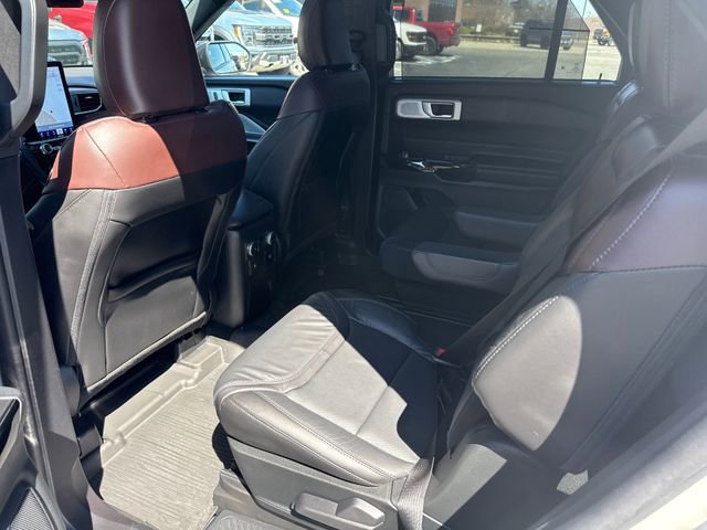 Certified 2022 Ford Explorer Platinum w/ Equipment Group 601A AWD/4WD image 10