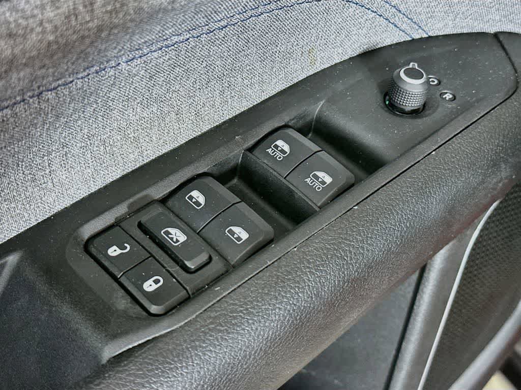 Used 2023 Jeep Compass Latitude AWD/4WD image 28
