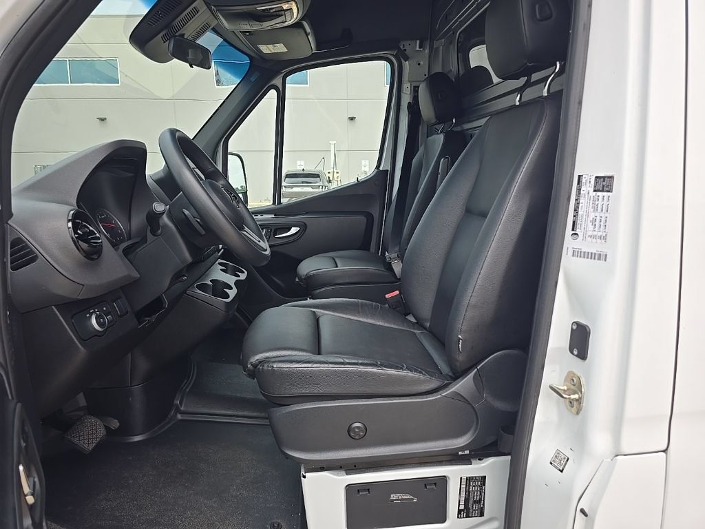 Used 2024 Mercedes-Benz Sprinter 2500 image 3
