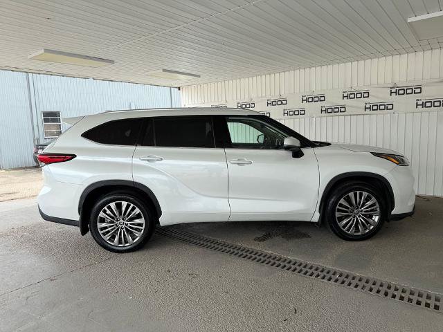 Used 2023 Toyota Highlander Platinum FWD image 26