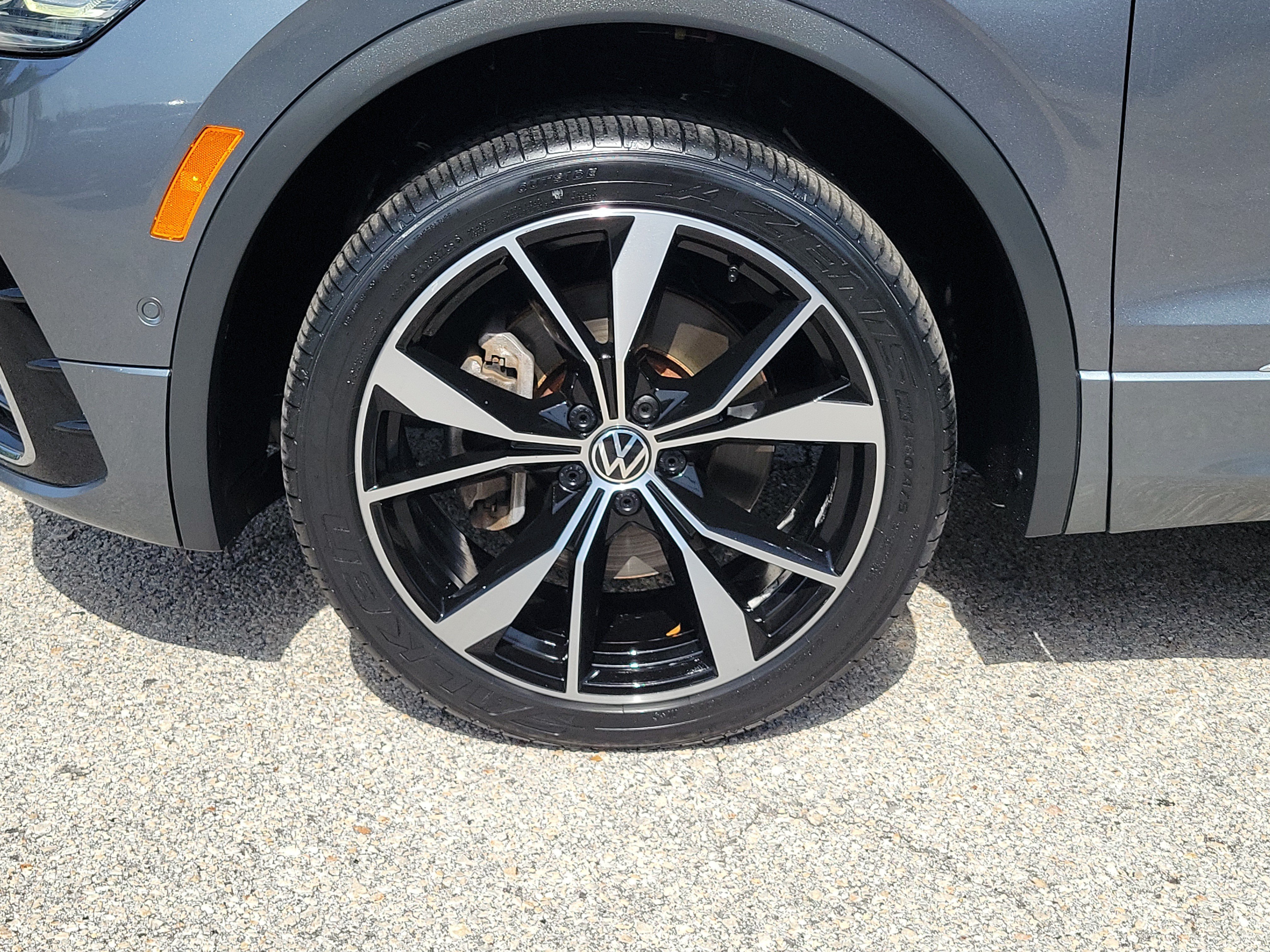 Used 2023 Volkswagen Tiguan SEL R-Line AWD/4WD image 5