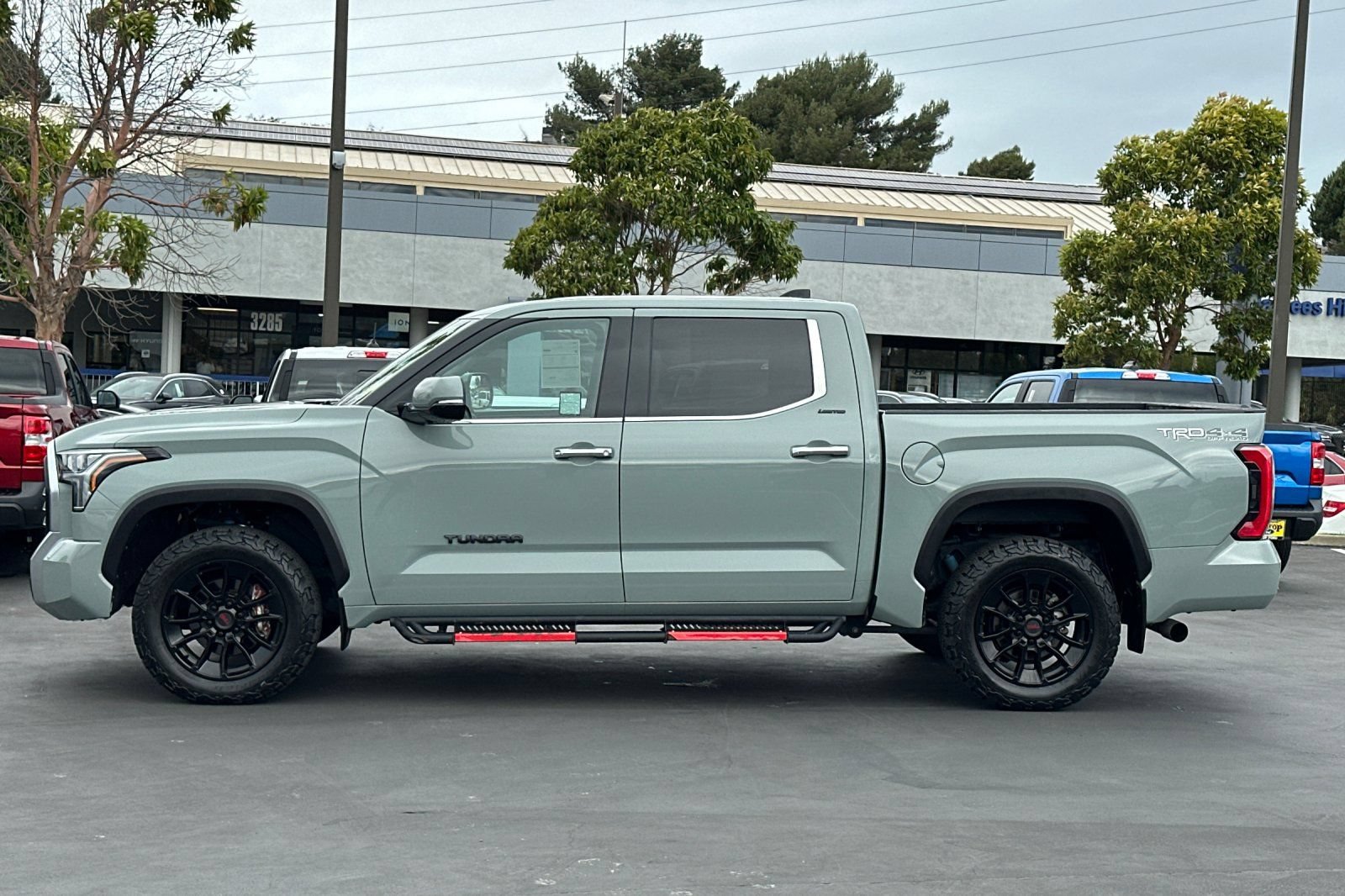Used 2023 Toyota Tundra Limited w/ TRD Off-Road Package AWD/4WD image 10