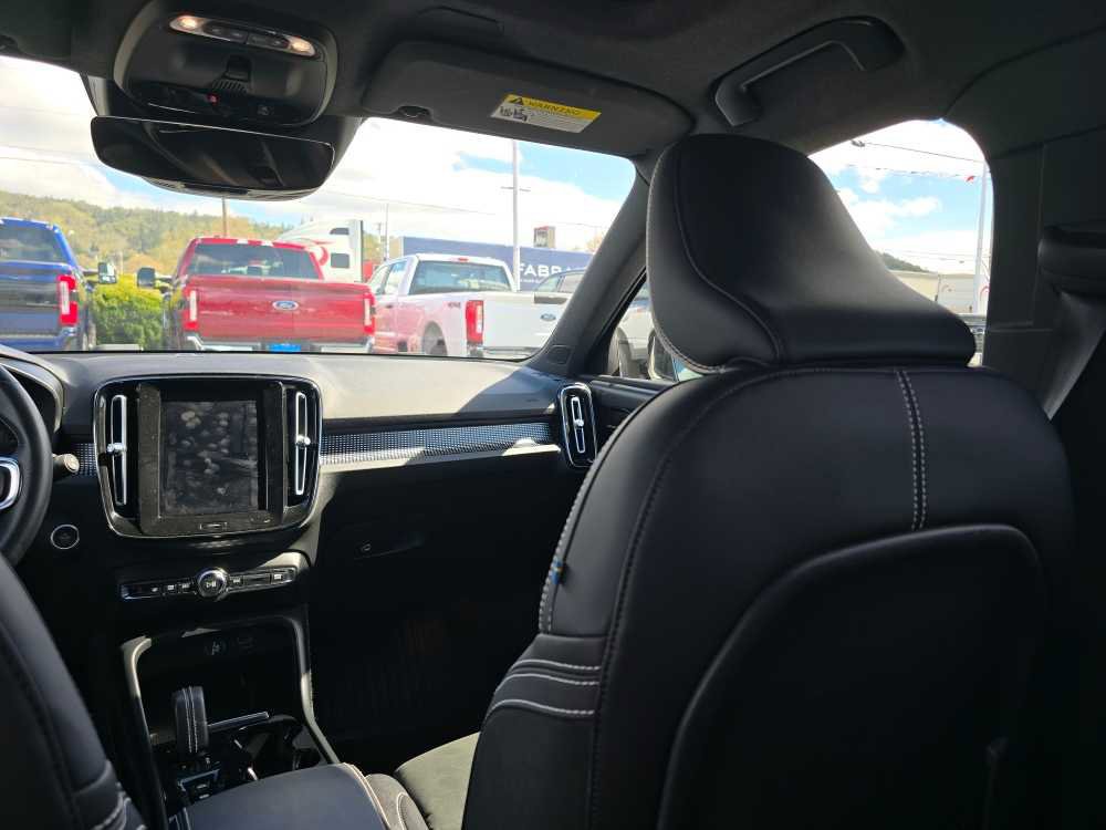 Used 2019 Volvo XC40 T5 R-Design image 14