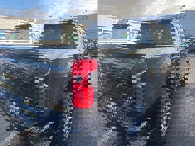 Used 2022 Chevrolet Silverado 1500 Custom image 3