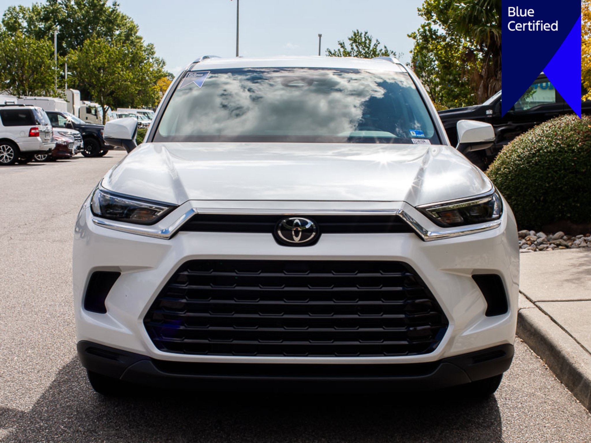Used 2024 Toyota Grand Highlander FWD image 2