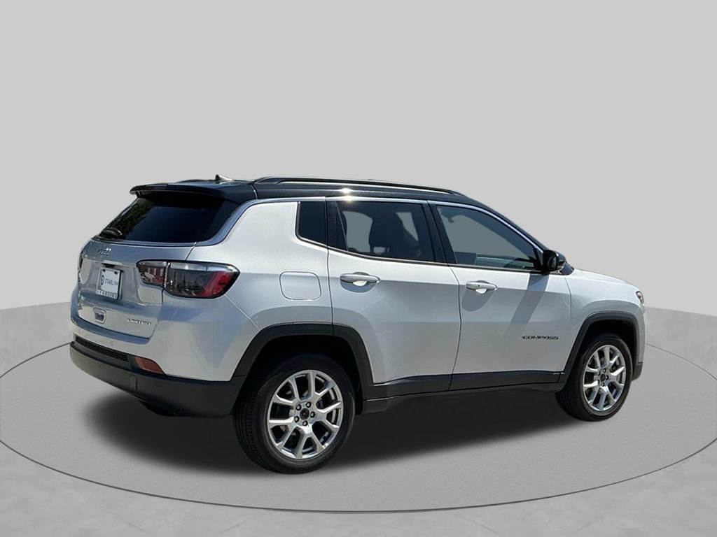 Used 2025 Jeep Compass Limited AWD/4WD image 11
