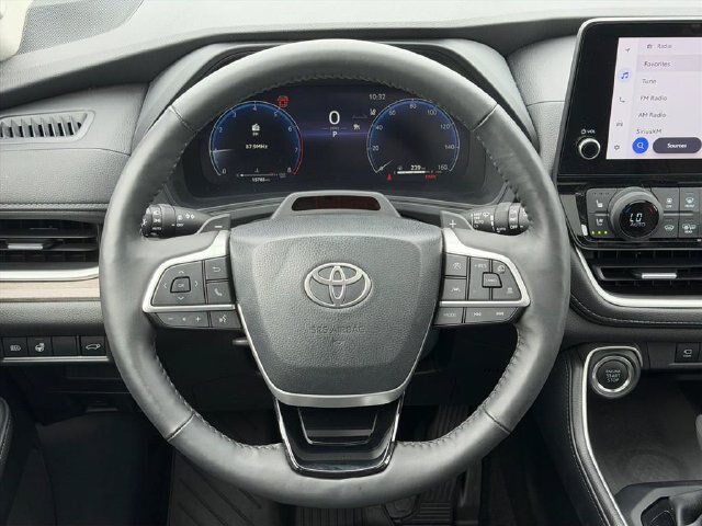 Used 2025 Toyota Grand Highlander AWD image 16