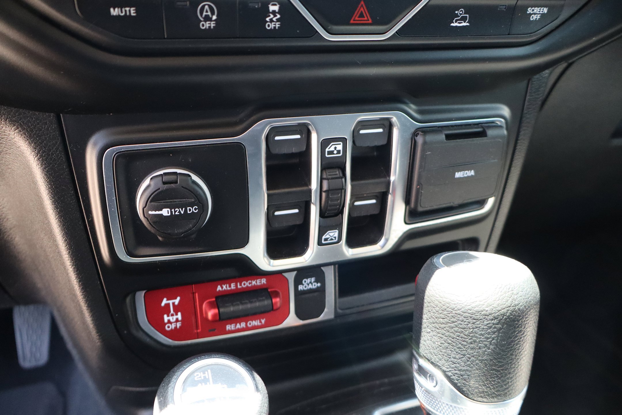Used 2023 Jeep Gladiator Mojave w/ Trailer Tow Package AWD/4WD image 21