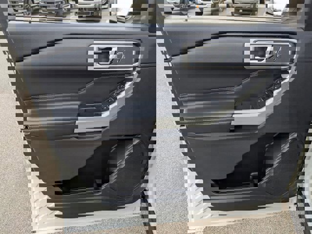 Certified 2022 Ford Explorer XLT w/ Equipment Group 202A image 15
