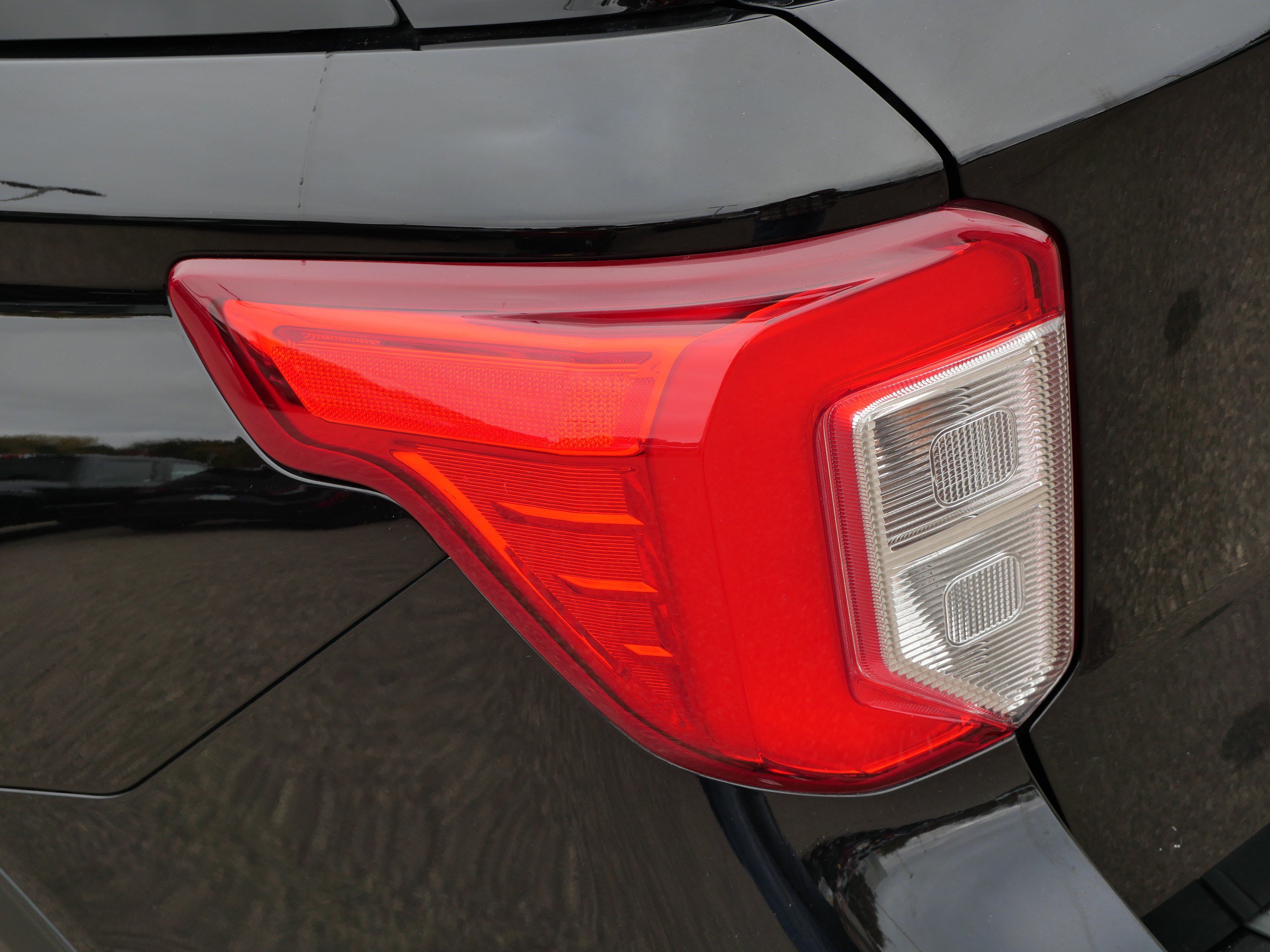 Certified 2022 Ford Explorer XLT w/ Equipment Group 202A AWD/4WD image 17