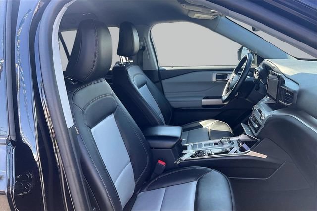 Certified 2023 Ford Explorer XLT w/ Equipment Group 202A RWD image 7