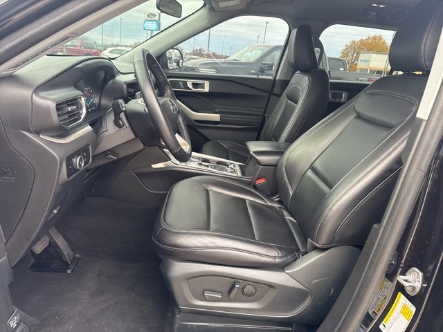 Certified 2023 Ford Explorer XLT w/ Equipment Group 202A image 9