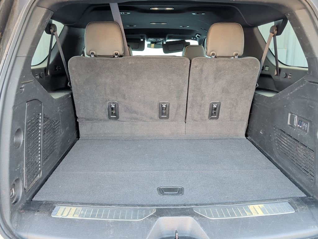 Used 2024 Chevrolet Suburban Premier image 10