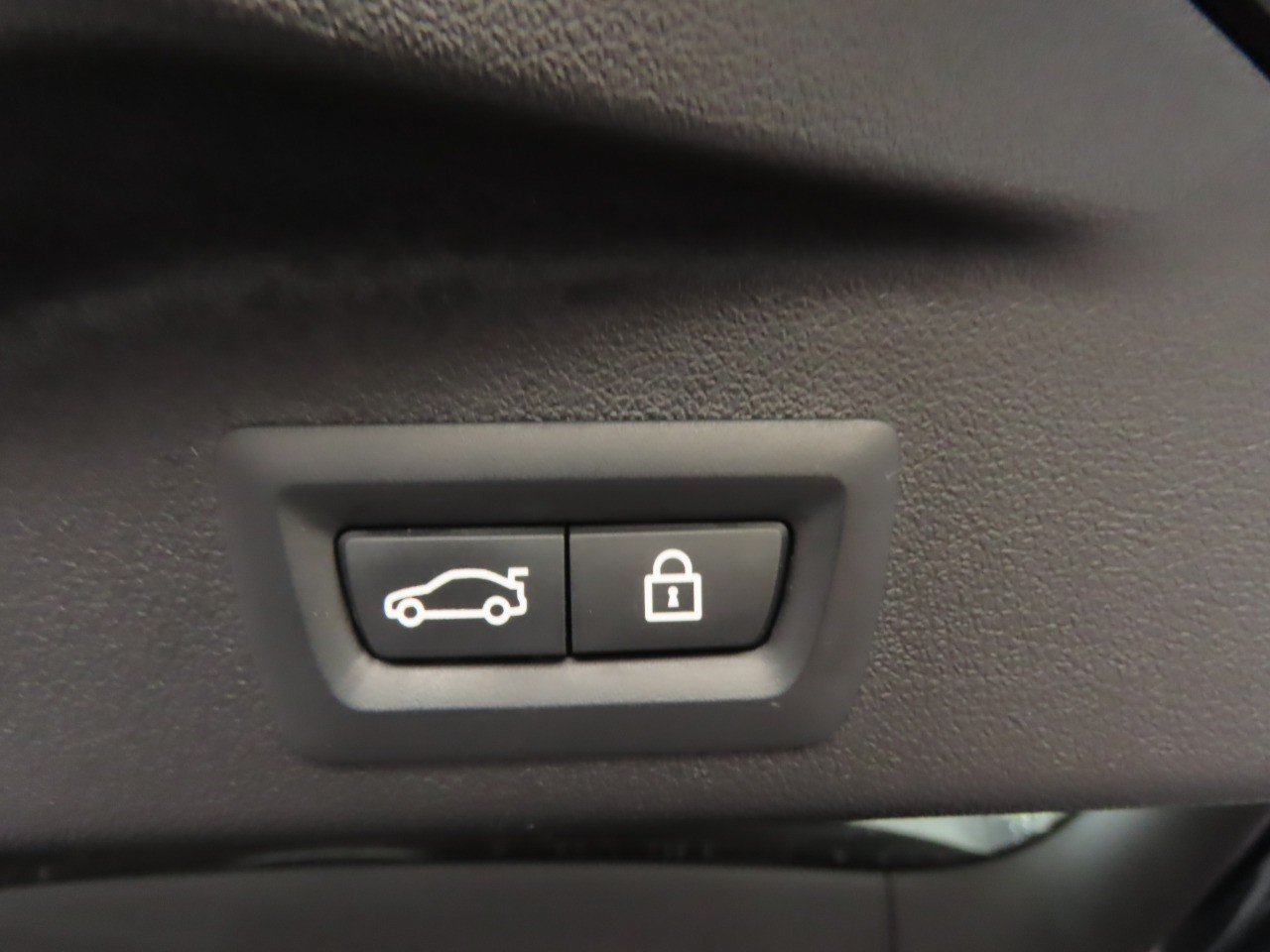 Used 2021 BMW X5 sDrive40i w/ Premium Package RWD image 18