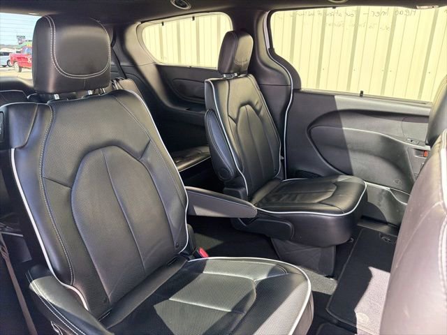 Used 2025 Chrysler Pacifica Limited FWD image 10