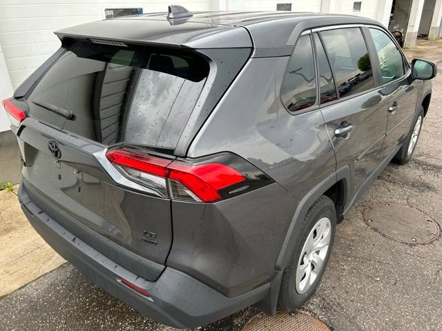 Used 2024 Toyota RAV4 LE AWD/4WD image 5
