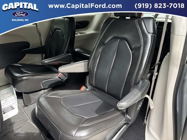Used 2024 Chrysler Pacifica Touring-L FWD image 17