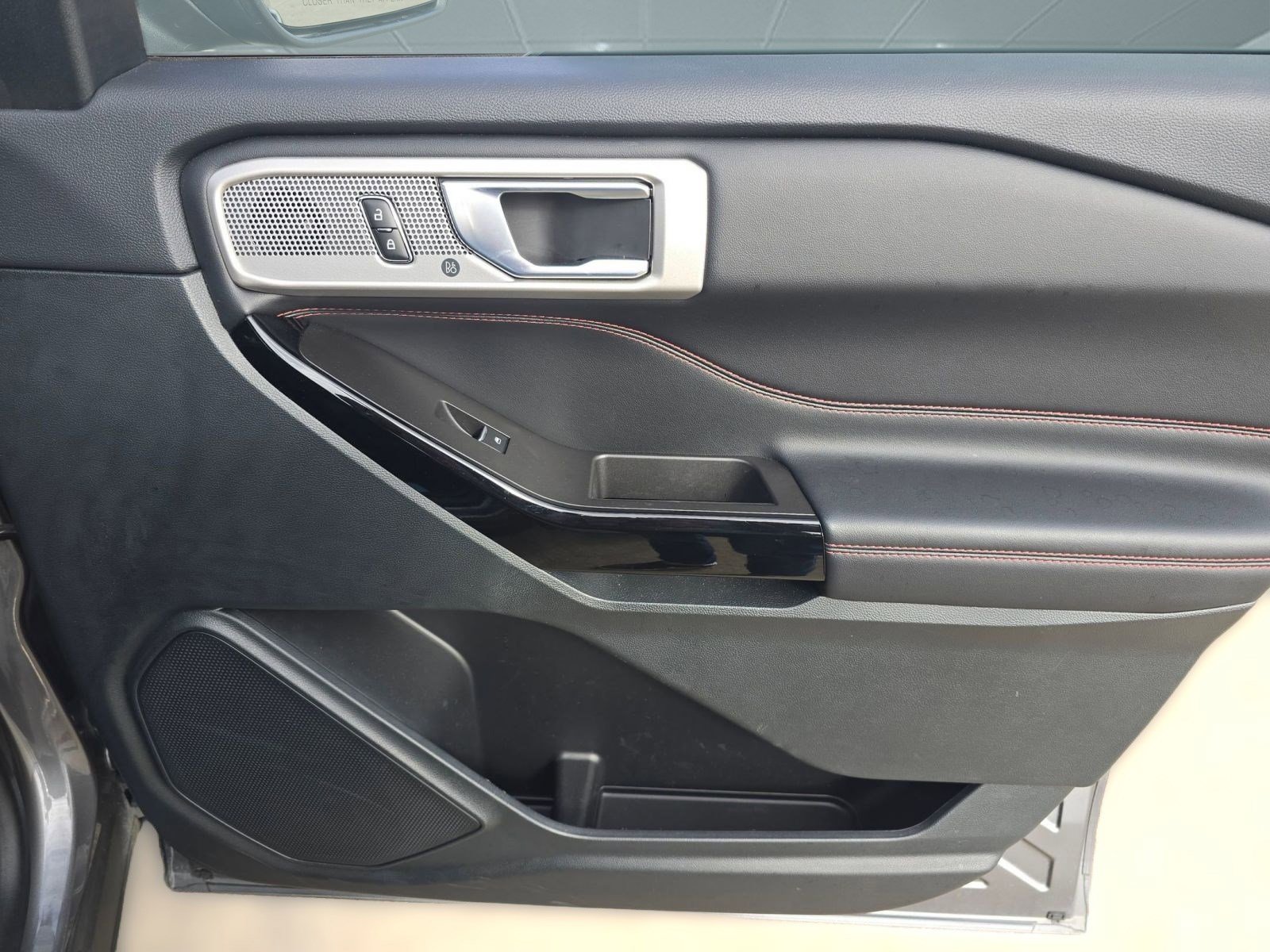 Certified 2024 Ford Explorer ST-Line w/ Class IV Trailer Tow Package image 31