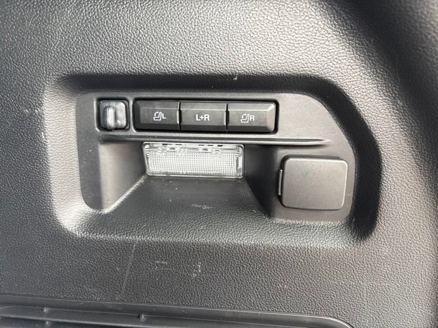 Certified 2025 Ford Explorer ST-Line w/ Premium Package RWD image 33