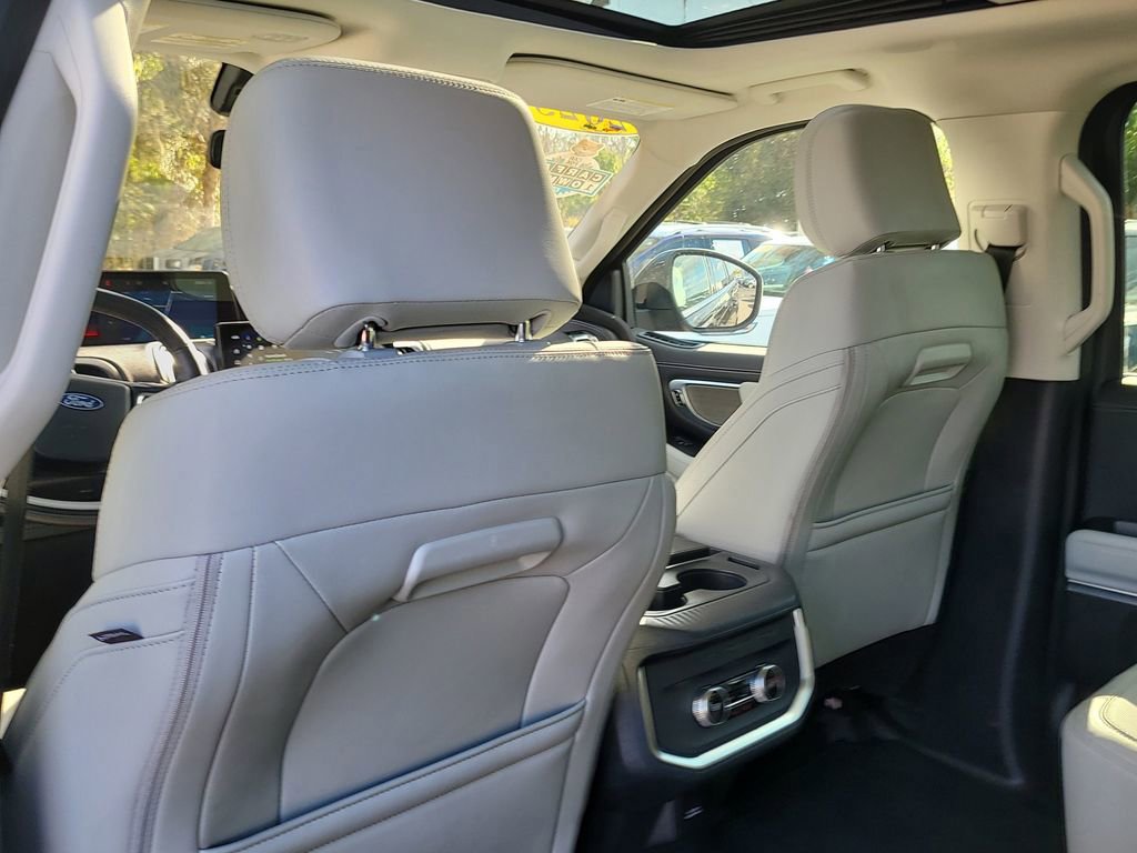 Certified 2025 Ford Expedition Platinum image 12