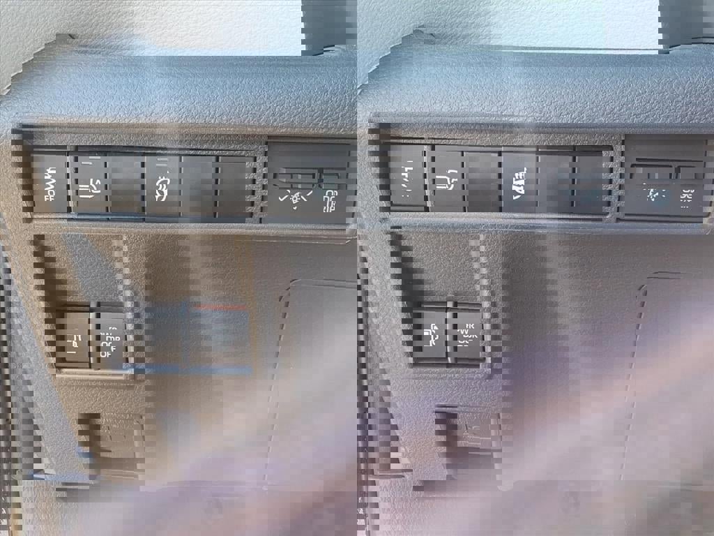 Used 2022 Toyota Sienna XSE image 18