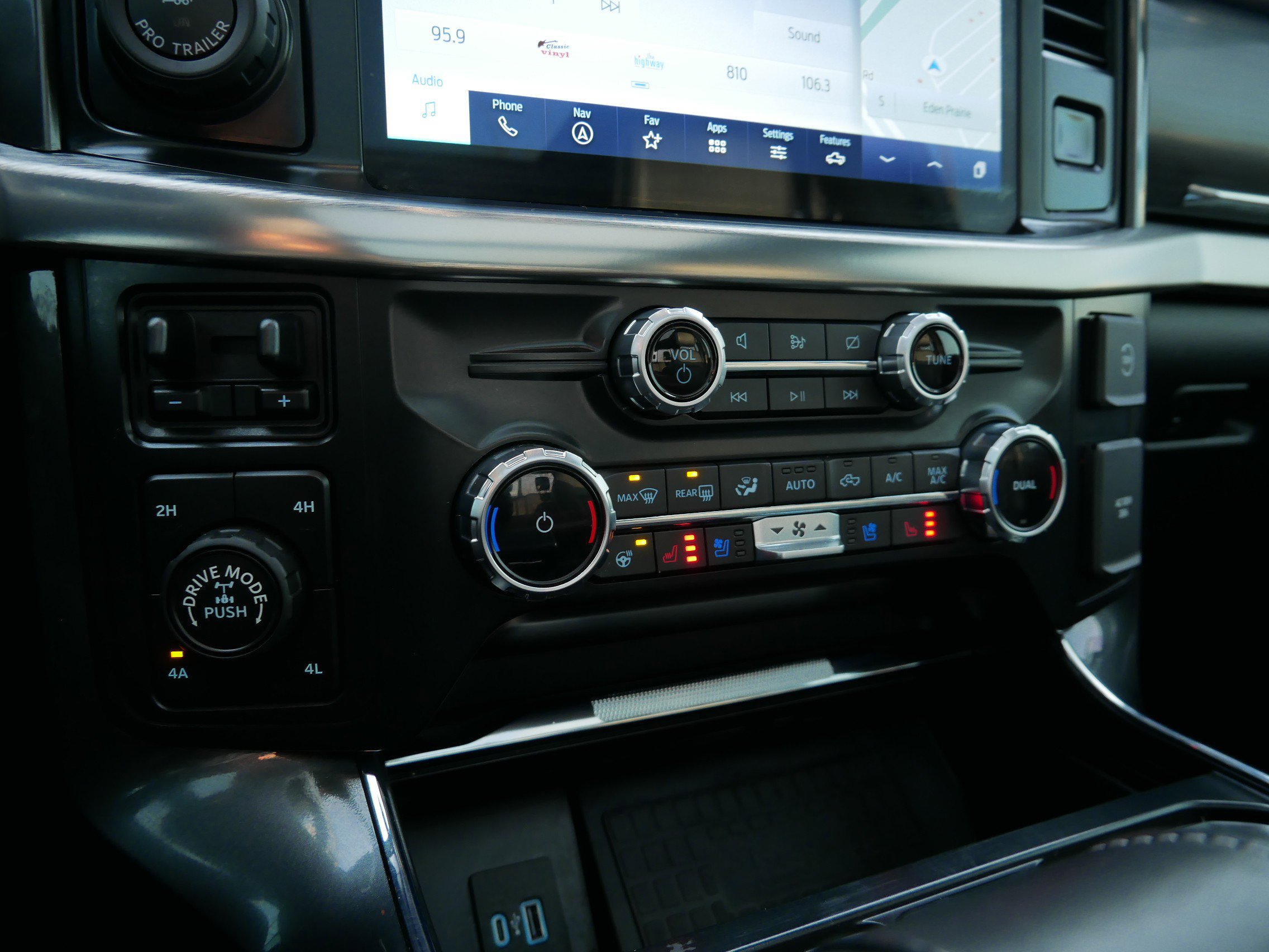 Certified 2022 Ford F150 Lariat w/ Equipment Group 502A High image 24