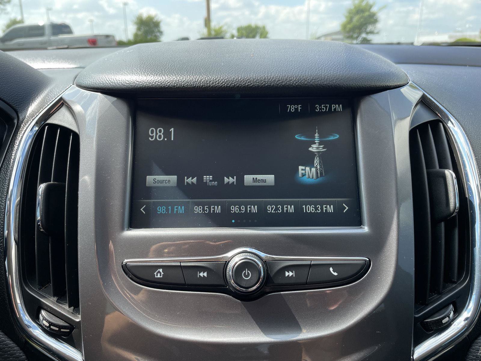 Used 2017 Chevrolet Cruze LT FWD image 24