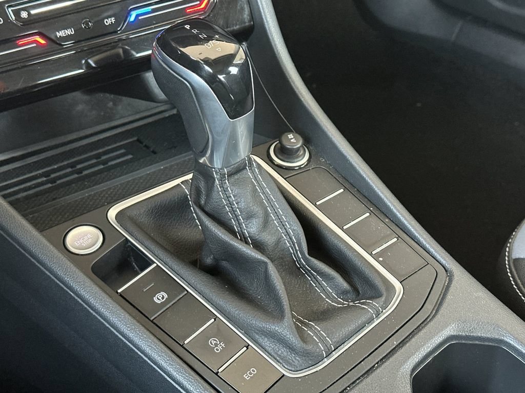 Used 2025 Volkswagen Jetta SE FWD image 19