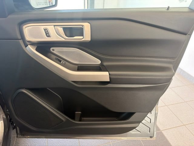 Certified 2024 Ford Explorer Limited w/ Limited Technology Package AWD/4WD image 16