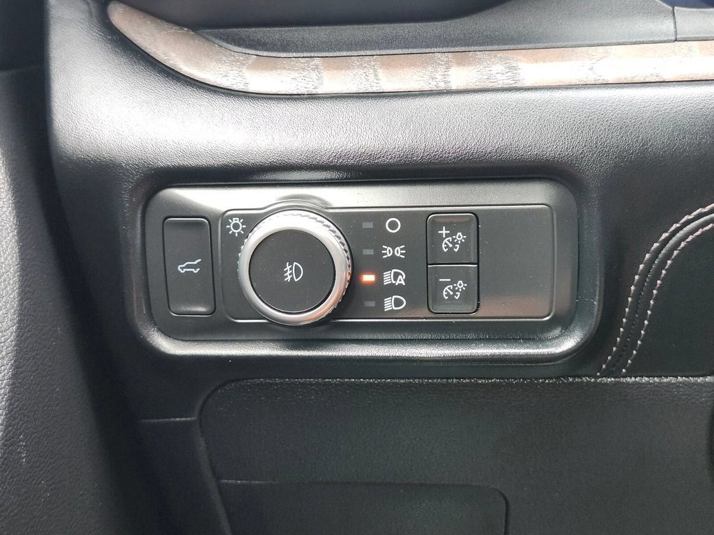 Certified 2022 Ford Explorer Platinum w/ Equipment Group 601A AWD/4WD image 24