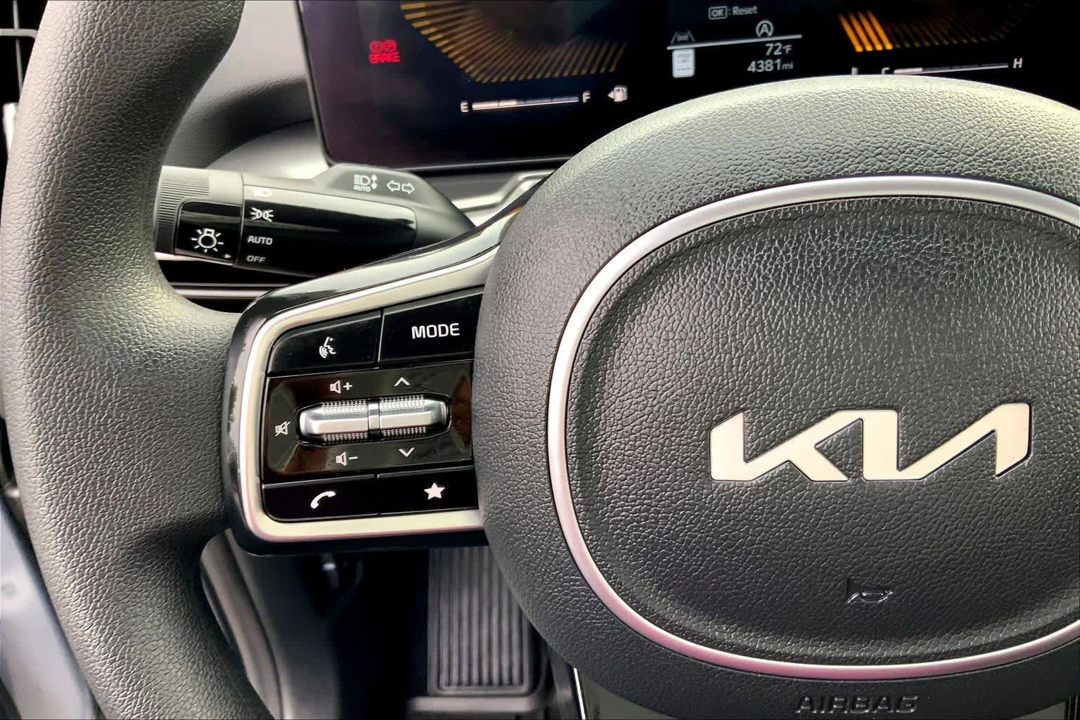 Used 2025 Kia Sorento LX FWD image 20