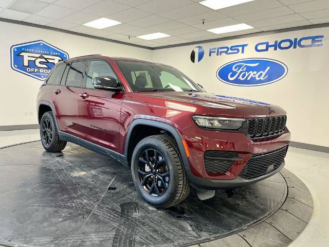 Used 2025 Jeep Grand Cherokee Altitude AWD/4WD image 2