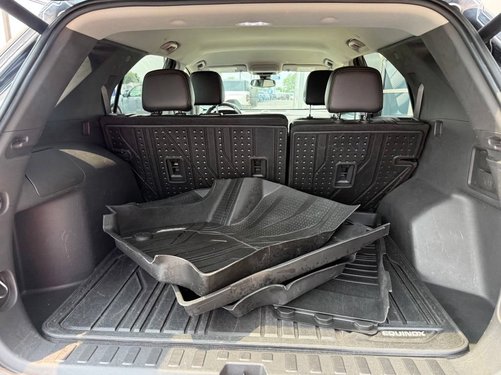 Used 2022 Chevrolet Equinox Premier w/ LPO, Floor Liner Package FWD image 16