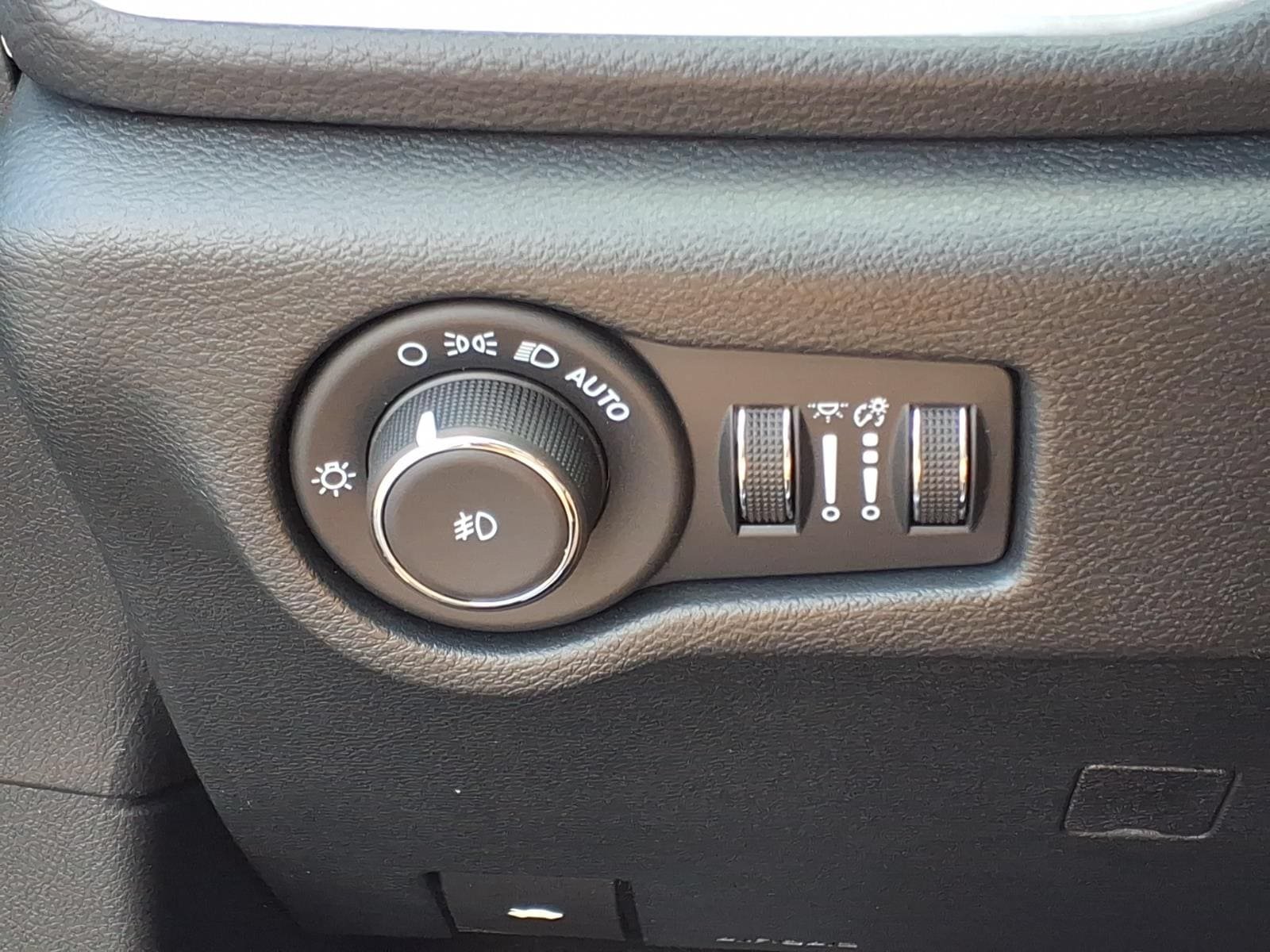 Used 2025 Chrysler Pacifica Limited FWD image 23