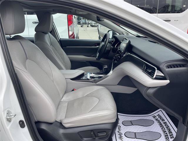 Used 2022 Toyota Camry XLE w/ Navigation Upgrade Package FWD image 19