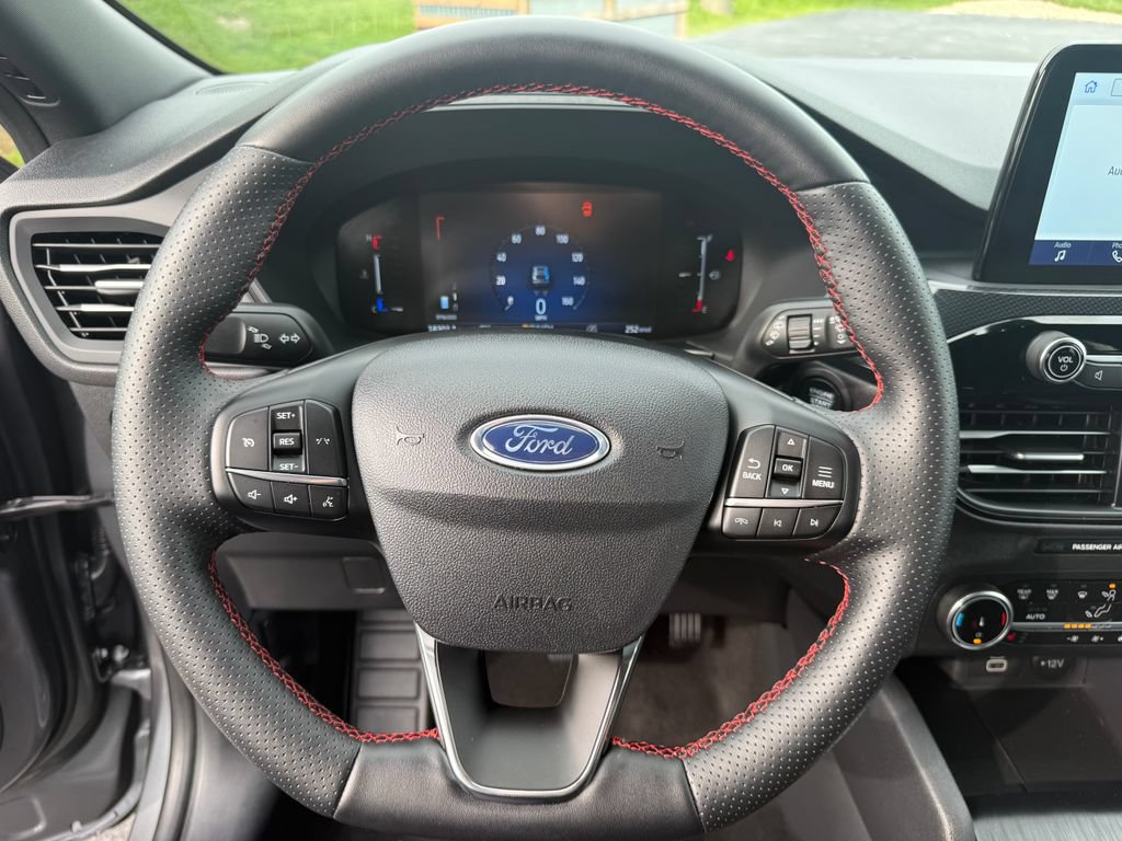 Certified 2025 Ford Escape ST-Line Select AWD/4WD image 23