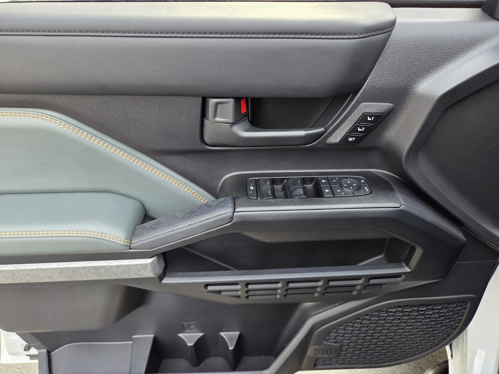 Used 2025 Toyota 4Runner Trailhunter image 19