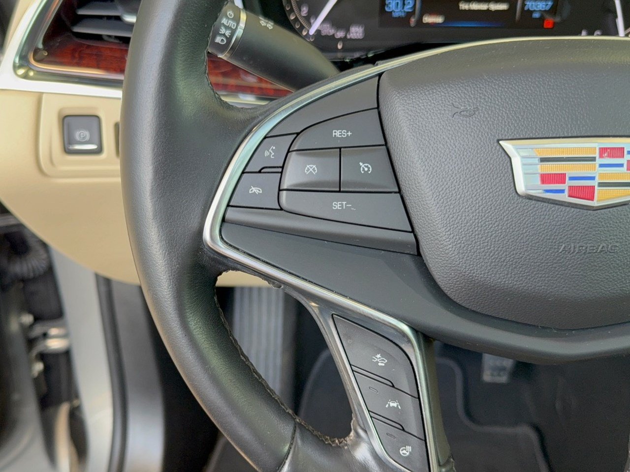 Used 2018 Cadillac XT5 Premium Luxury FWD image 18