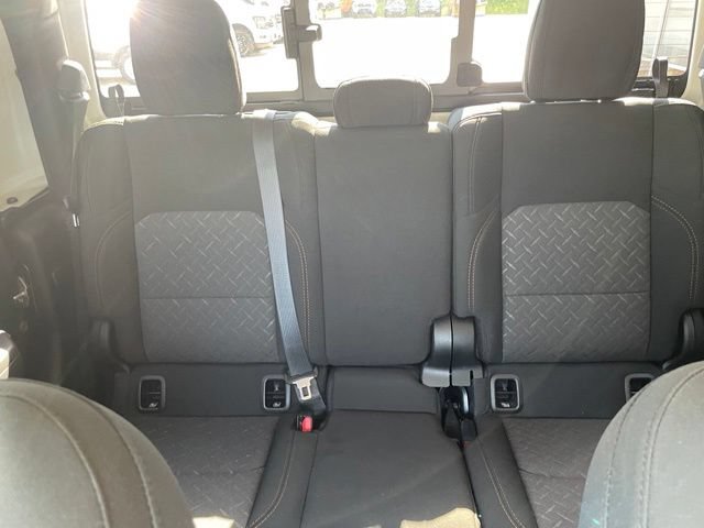 Used 2025 Jeep Gladiator Mojave w/ Convenience Group AWD/4WD image 40