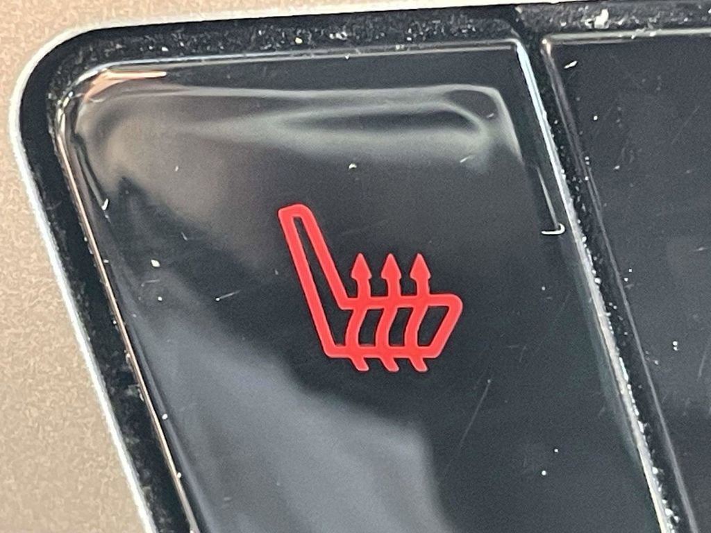 Certified 2022 Ford Explorer XLT w/ Equipment Group 202A image 19