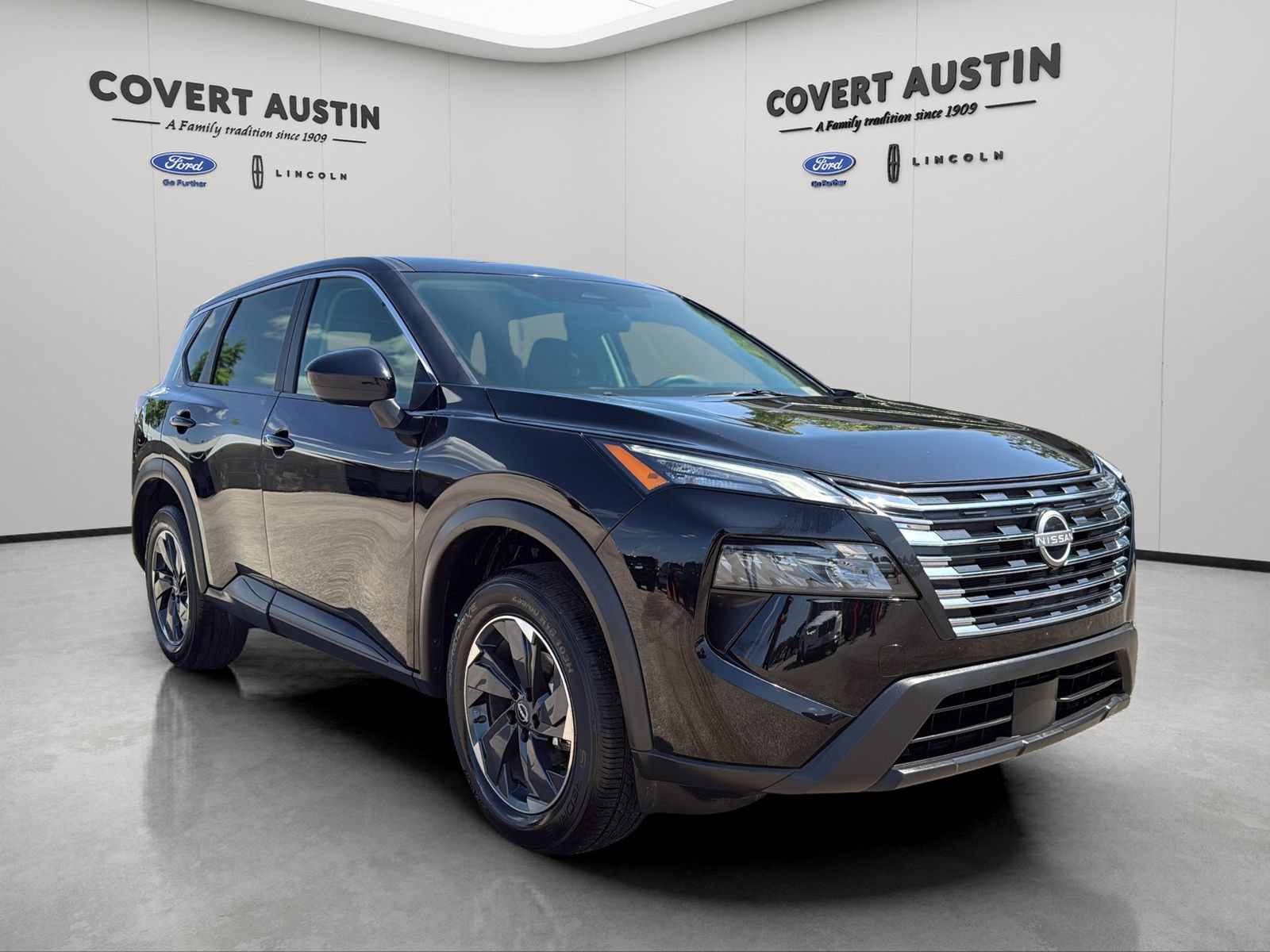 Used 2025 Nissan Rogue SV FWD image 8