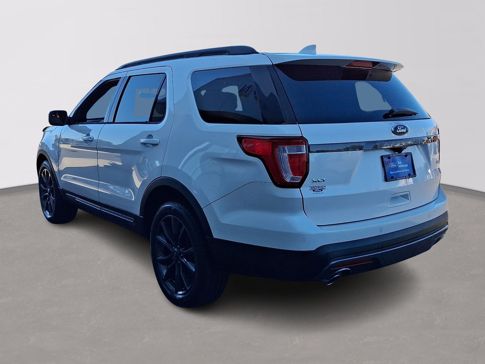 Certified 2017 Ford Explorer XLT w/ Equipment Group 202A AWD/4WD image 4