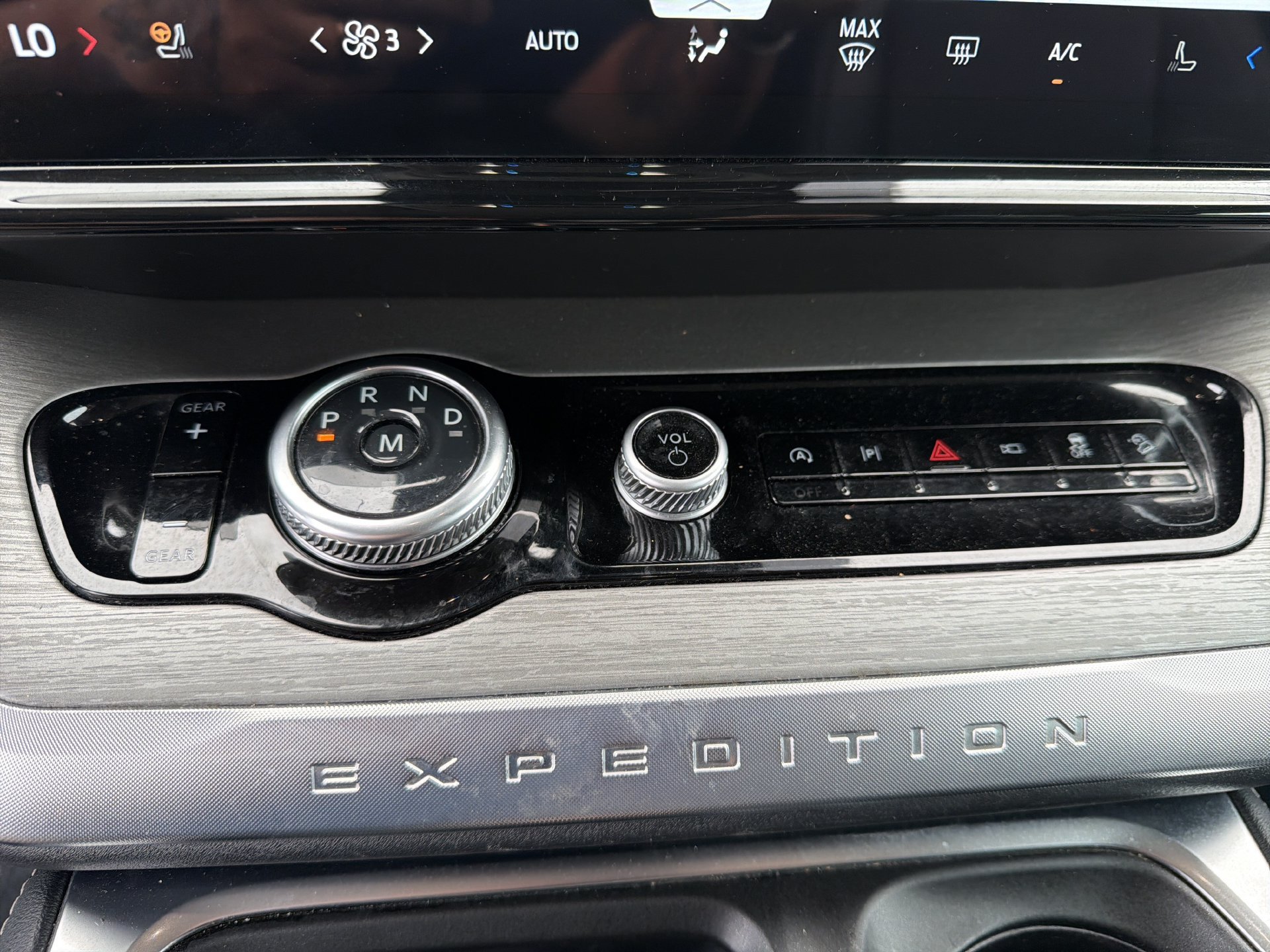 Certified 2025 Ford Expedition Platinum AWD/4WD image 9