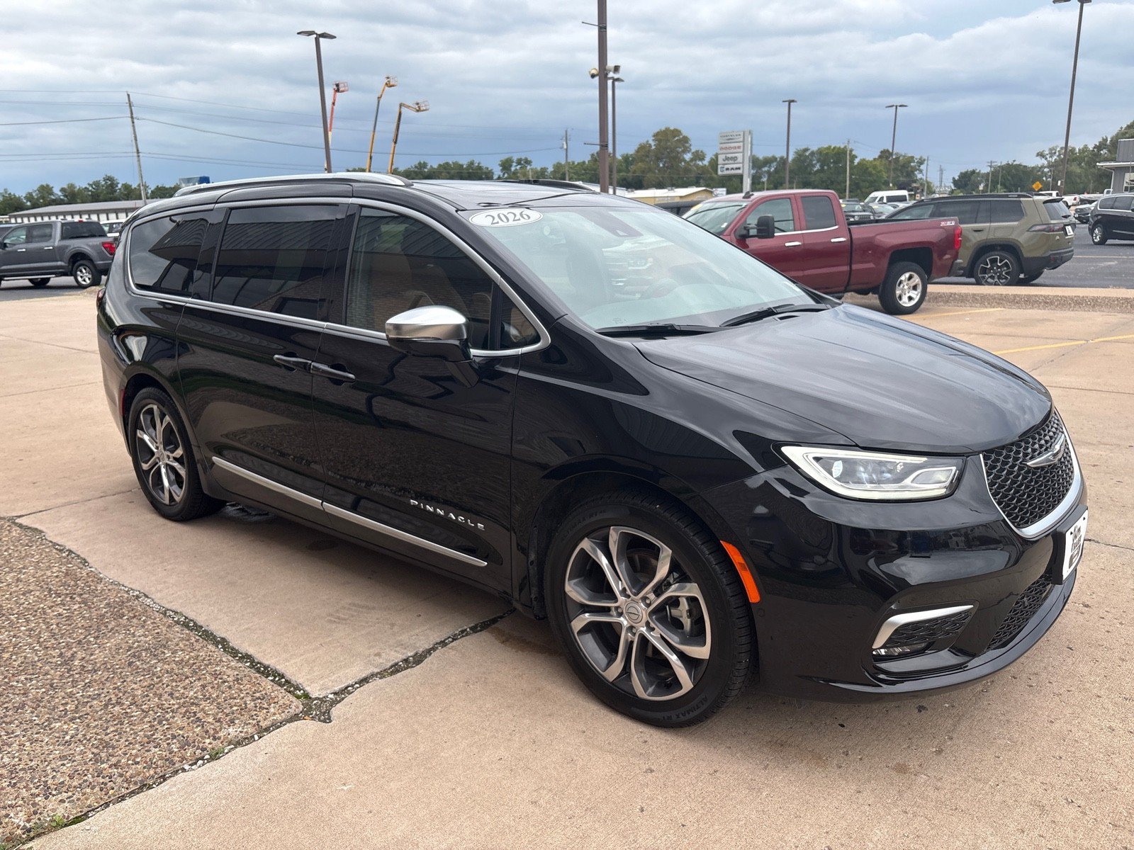 Used 2026 Chrysler Pacifica Pinnacle FWD image 9