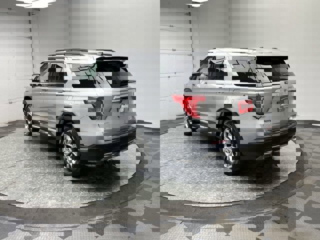 Certified 2023 Ford Explorer XLT w/ Equipment Group 202A image 3