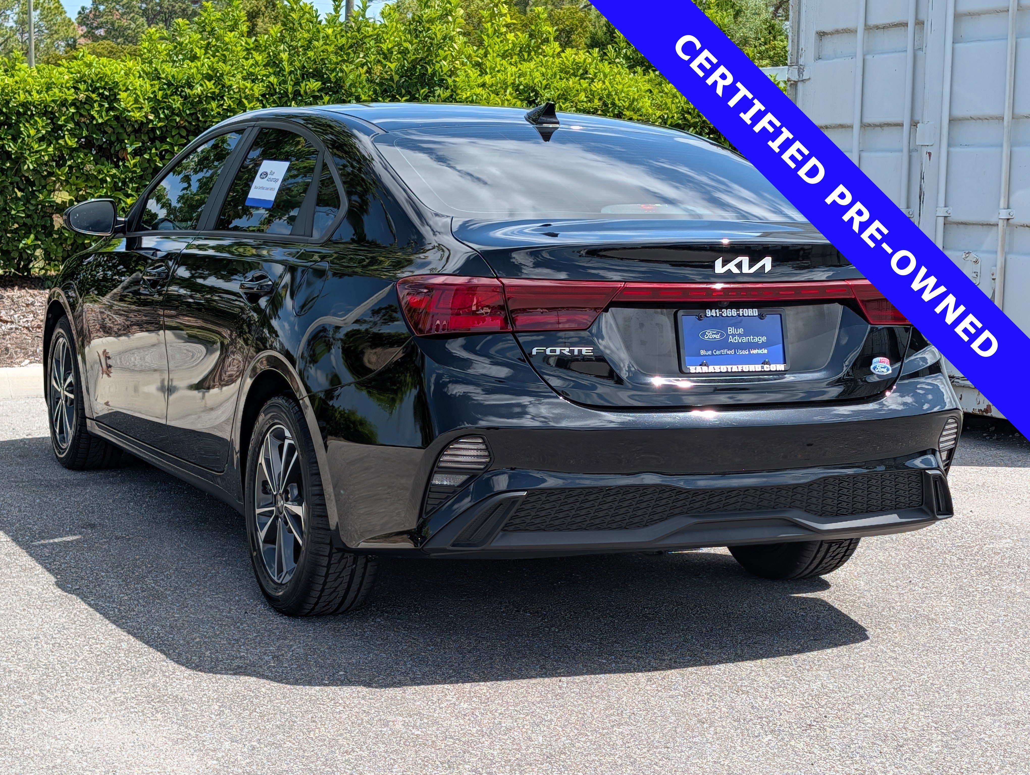 Used 2023 Kia Forte LXS w/ LXS Technology Package FWD image 2